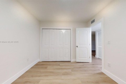 House in Miami, Florida 2 bedrooms, 69.68 sq.m. № 1923373 - photo 15