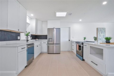 House in Orlando, Florida 3 bedrooms, 155.15 sq.m. № 2096819 - photo 7