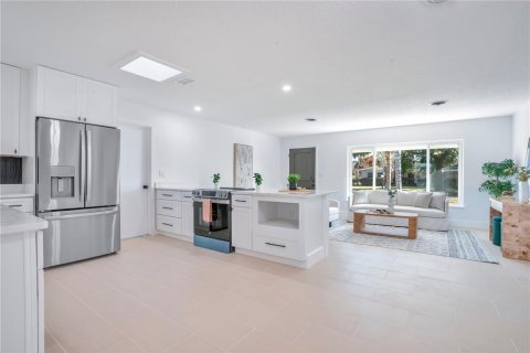 House in Orlando, Florida 3 bedrooms, 155.15 sq.m. № 2096819 - photo 8
