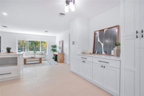 House in Orlando, Florida 3 bedrooms, 155.15 sq.m. № 2096819 - photo 16