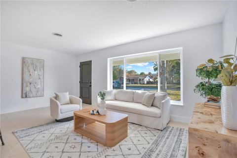 House in Orlando, Florida 3 bedrooms, 155.15 sq.m. № 2096819 - photo 5