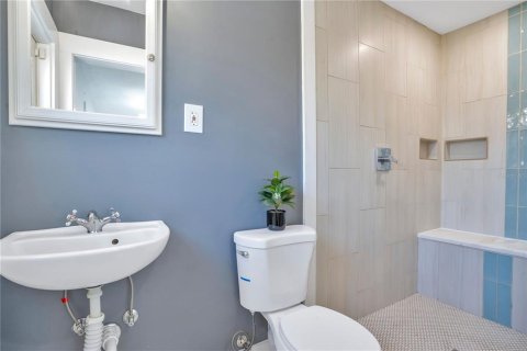 House in Orlando, Florida 3 bedrooms, 155.15 sq.m. № 2096819 - photo 27