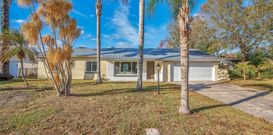 House in Orlando, Florida 3 bedrooms, 155.15 sq.m. № 2096819