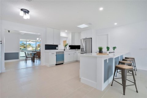 House in Orlando, Florida 3 bedrooms, 155.15 sq.m. № 2096819 - photo 3