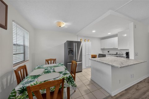 Condo in Deerfield Beach, Florida, 2 bedrooms  № 2193286 - photo 10
