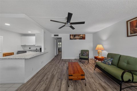 Condo in Deerfield Beach, Florida, 2 bedrooms  № 2193286 - photo 4