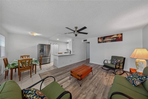 Condo in Deerfield Beach, Florida, 2 bedrooms  № 2193286 - photo 7