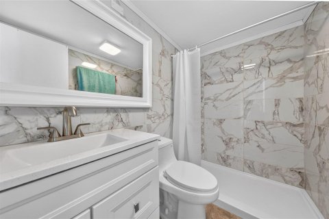 Condo in Deerfield Beach, Florida, 2 bedrooms  № 2193286 - photo 19