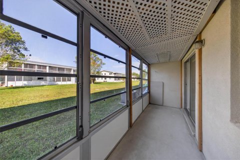 Condo in Deerfield Beach, Florida, 2 bedrooms  № 2193286 - photo 25