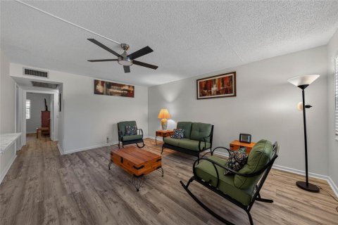 Condo in Deerfield Beach, Florida, 2 bedrooms  № 2193286 - photo 15