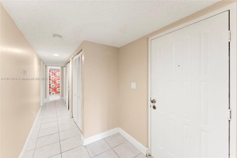 Купить кондоминиум в Майами, Флорида 3 спальни, 112.97м2, № 1924517 - фото 19