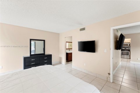 Купить кондоминиум в Майами, Флорида 3 спальни, 112.97м2, № 1924517 - фото 16