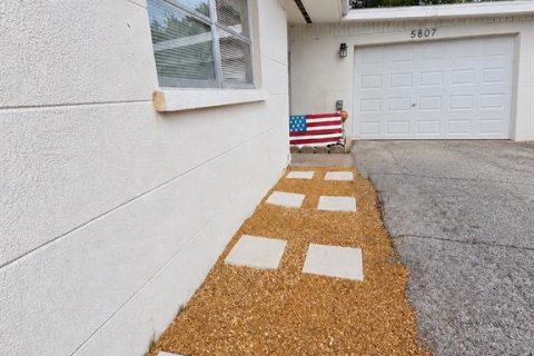 House in Bradenton, Florida 2 bedrooms, 109.72 sq.m. № 2393634 - photo 3