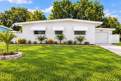 House in Bradenton, Florida 2 bedrooms, 109.72 sq.m. № 2393634