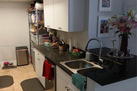 Condominio en alquiler en Miami, Florida, 2 dormitorios, 85.75 m2 № 1971636 - foto 15