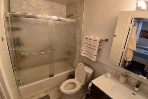 Condominio en alquiler en Miami, Florida, 2 dormitorios, 85.75 m2 № 1971636 - foto 12