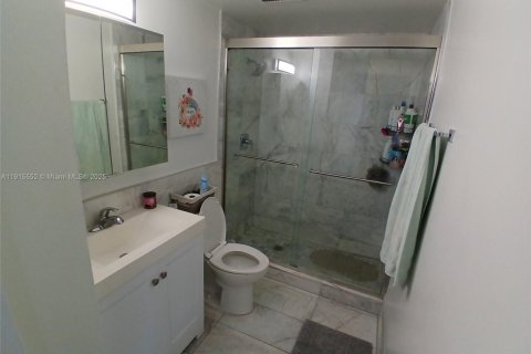Condominio en alquiler en Miami, Florida, 2 dormitorios, 85.75 m2 № 1971636 - foto 17