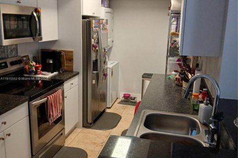 Condominio en alquiler en Miami, Florida, 2 dormitorios, 85.75 m2 № 1971636 - foto 14