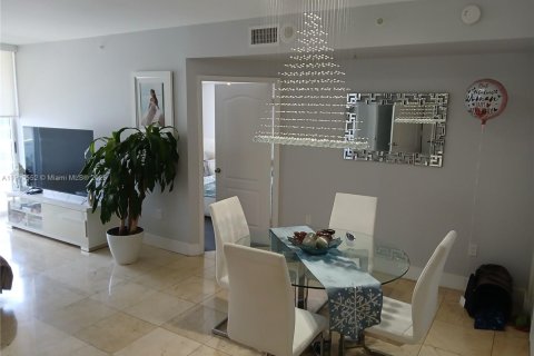 Condominio en alquiler en Miami, Florida, 2 dormitorios, 85.75 m2 № 1971636 - foto 2