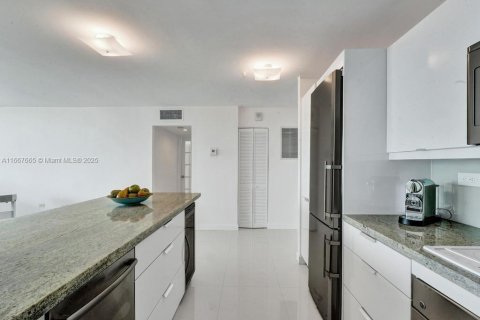 Condominio en venta en Miami Beach, Florida, 1 dormitorio, 84.73 m2 № 1387930 - foto 8