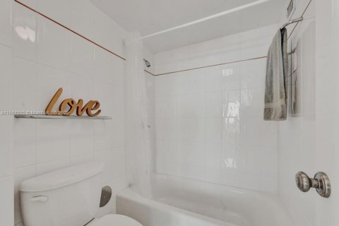 Condominio en venta en Miami Beach, Florida, 1 dormitorio, 84.73 m2 № 1387930 - foto 15