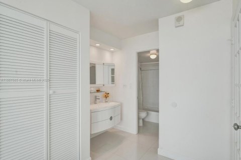 Condominio en venta en Miami Beach, Florida, 1 dormitorio, 84.73 m2 № 1387930 - foto 14
