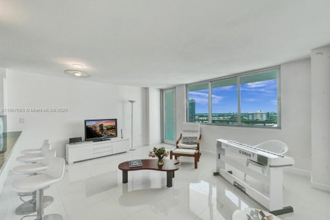 Condominio en venta en Miami Beach, Florida, 1 dormitorio, 84.73 m2 № 1387930 - foto 3
