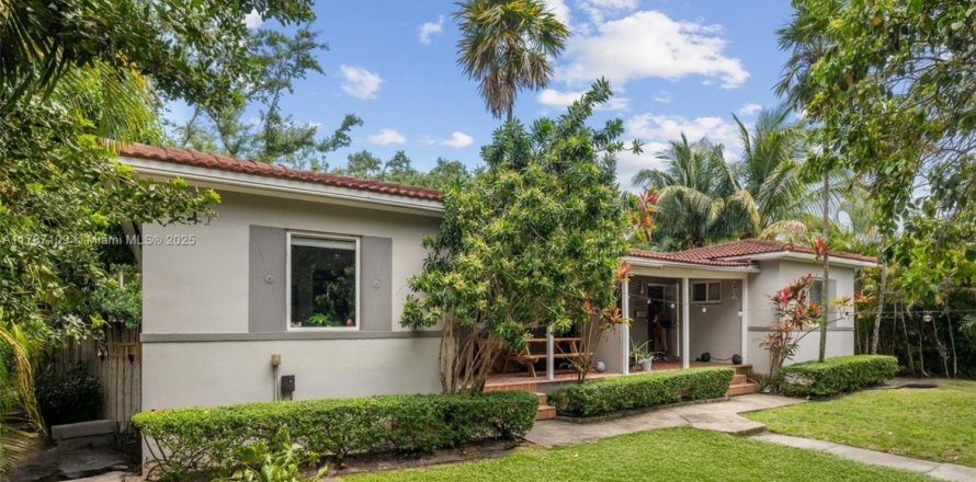 Commercial property in Biscayne Park, Florida 157 sq.m. № 1958267