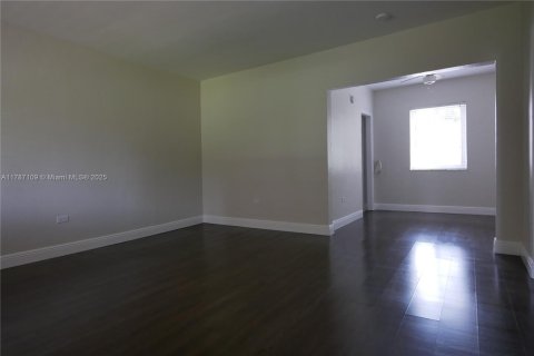 Commercial property in Biscayne Park, Florida 157 sq.m. № 1958267 - photo 25