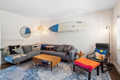 Commercial property in Biscayne Park, Florida 157 sq.m. № 1958267 - photo 12