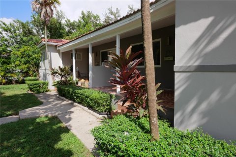 Commercial property in Biscayne Park, Florida 157 sq.m. № 1958267 - photo 5