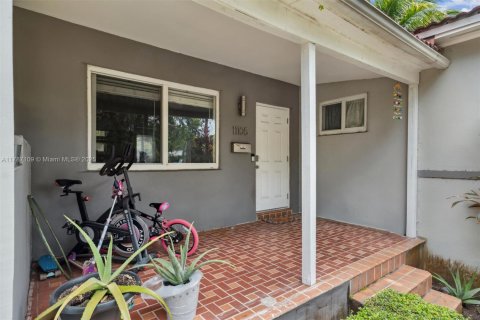 Commercial property in Biscayne Park, Florida 157 sq.m. № 1958267 - photo 9