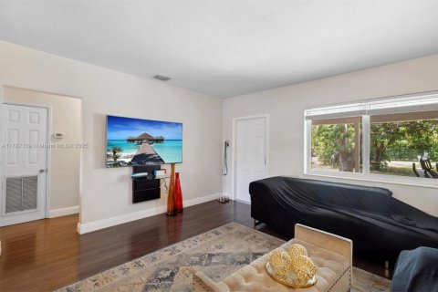 Commercial property in Biscayne Park, Florida 157 sq.m. № 1958267 - photo 24