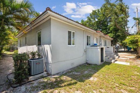 Commercial property in Biscayne Park, Florida 157 sq.m. № 1958267 - photo 28