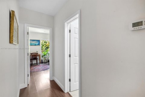 Commercial property in Biscayne Park, Florida 157 sq.m. № 1958267 - photo 17