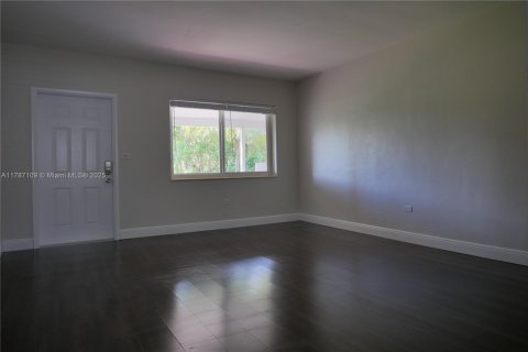 Commercial property in Biscayne Park, Florida 157 sq.m. № 1958267 - photo 26