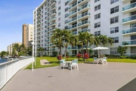 Copropriété à vendre à North Miami Beach, Floride: 2 chambres, 106.37 m2 № 2154370 - photo 4