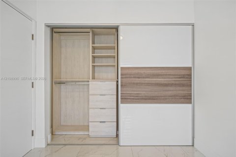 Adosado en venta en Miami, Florida, 3 dormitorios, 94.3 m2 № 2431432 - foto 27