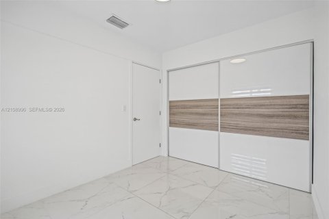 Adosado en venta en Miami, Florida, 3 dormitorios, 94.3 m2 № 2431432 - foto 26