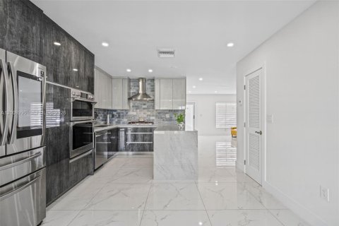 Adosado en venta en Miami, Florida, 3 dormitorios, 94.3 m2 № 2431432 - foto 16