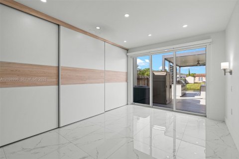Adosado en venta en Miami, Florida, 3 dormitorios, 94.3 m2 № 2431432 - foto 23