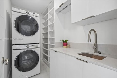 Adosado en venta en Miami, Florida, 3 dormitorios, 94.3 m2 № 2431432 - foto 7