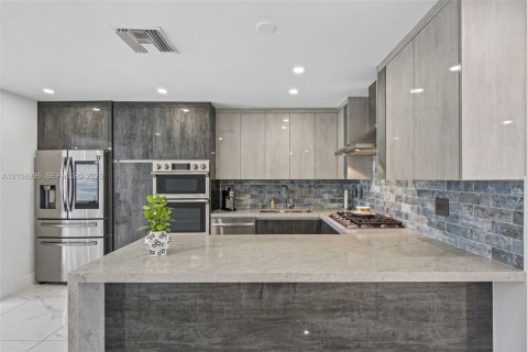 Adosado en venta en Miami, Florida, 3 dormitorios, 94.3 m2 № 2431432 - foto 4
