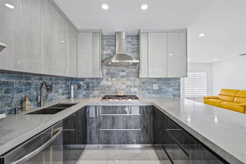 Adosado en venta en Miami, Florida, 3 dormitorios, 94.3 m2 № 2431432 - foto 13