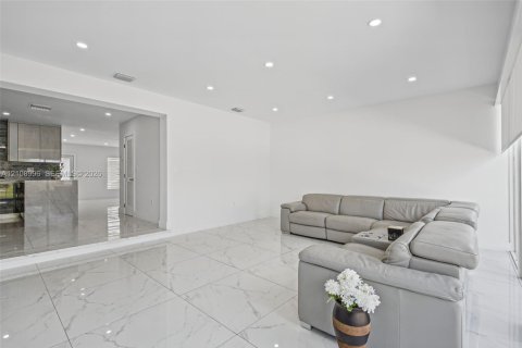 Adosado en venta en Miami, Florida, 3 dormitorios, 94.3 m2 № 2431432 - foto 22