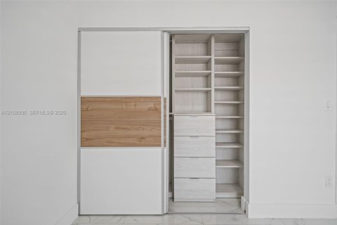 Adosado en venta en Miami, Florida, 3 dormitorios, 94.3 m2 № 2431432 - foto 30