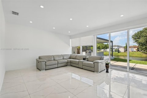 Adosado en venta en Miami, Florida, 3 dormitorios, 94.3 m2 № 2431432 - foto 10