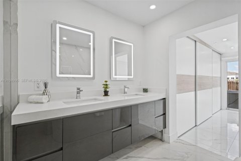 Adosado en venta en Miami, Florida, 3 dormitorios, 94.3 m2 № 2431432 - foto 19