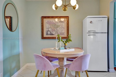 Снять в аренду кондоминиум в Халландейл-Бич, Флорида 2 спальни, 89.65м2, № 1957056 - фото 5