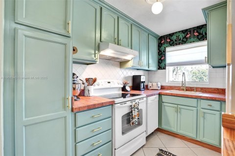 Снять в аренду кондоминиум в Халландейл-Бич, Флорида 2 спальни, 89.65м2, № 1957056 - фото 4